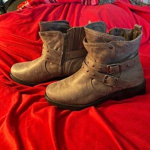 Torrid light brown ankle boots 8w